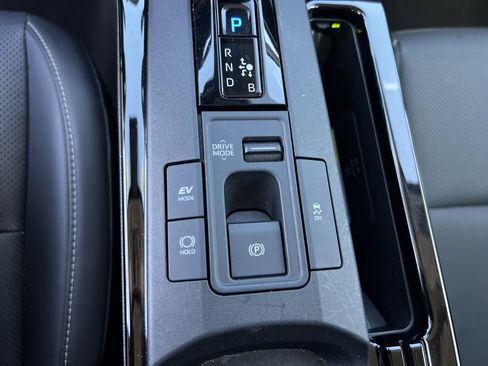 Used 2023 Toyota Prius XLE image 30