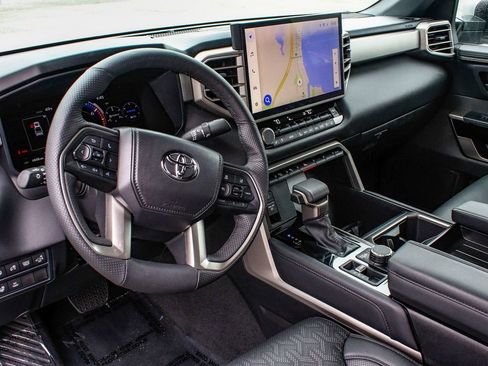 Used 2025 Toyota Tundra Limited AWD/4WD image 15
