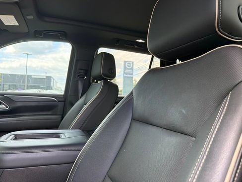Used 2024 GMC Yukon SLT w/ SLT Luxury Package RWD image 4