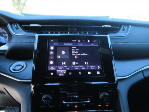 New 2025 Jeep Grand Cherokee Laredo image 22