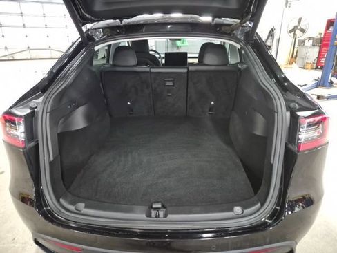 Used 2021 Tesla Model Y Long Range image 9