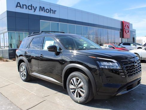 New 2026 Nissan Pathfinder SL AWD/4WD image 1