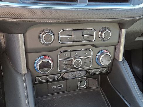 Used 2022 GMC Yukon SLT w/ SLT Premium Package image 30