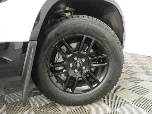 Certified 2023 Land Rover Defender 90 X-Dynamic SE image 30