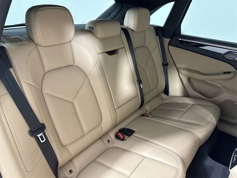 Certified 2025 Porsche Macan image 23