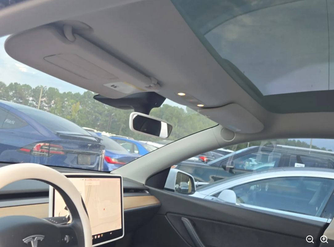 Used 2022 Tesla Model Y Long Range AWD/4WD image 3
