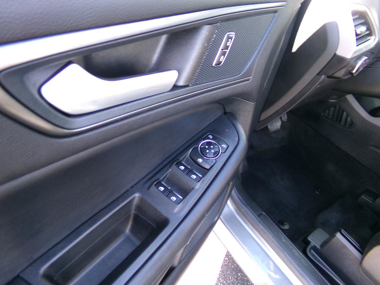 Used 2023 Ford Edge SE AWD/4WD image 10