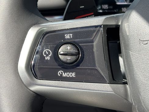 Used 2026 BMW 550e xDrive w/ Premium Package AWD/4WD image 19