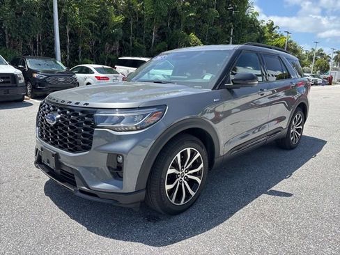 Used 2025 Ford Explorer ST-Line w/ Premium Package image 5