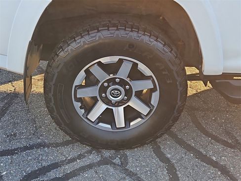 Used 2023 Toyota 4Runner TRD Off-Road Premium image 9