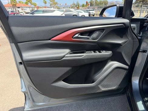 Used 2024 Chevrolet Equinox EV RS FWD image 9