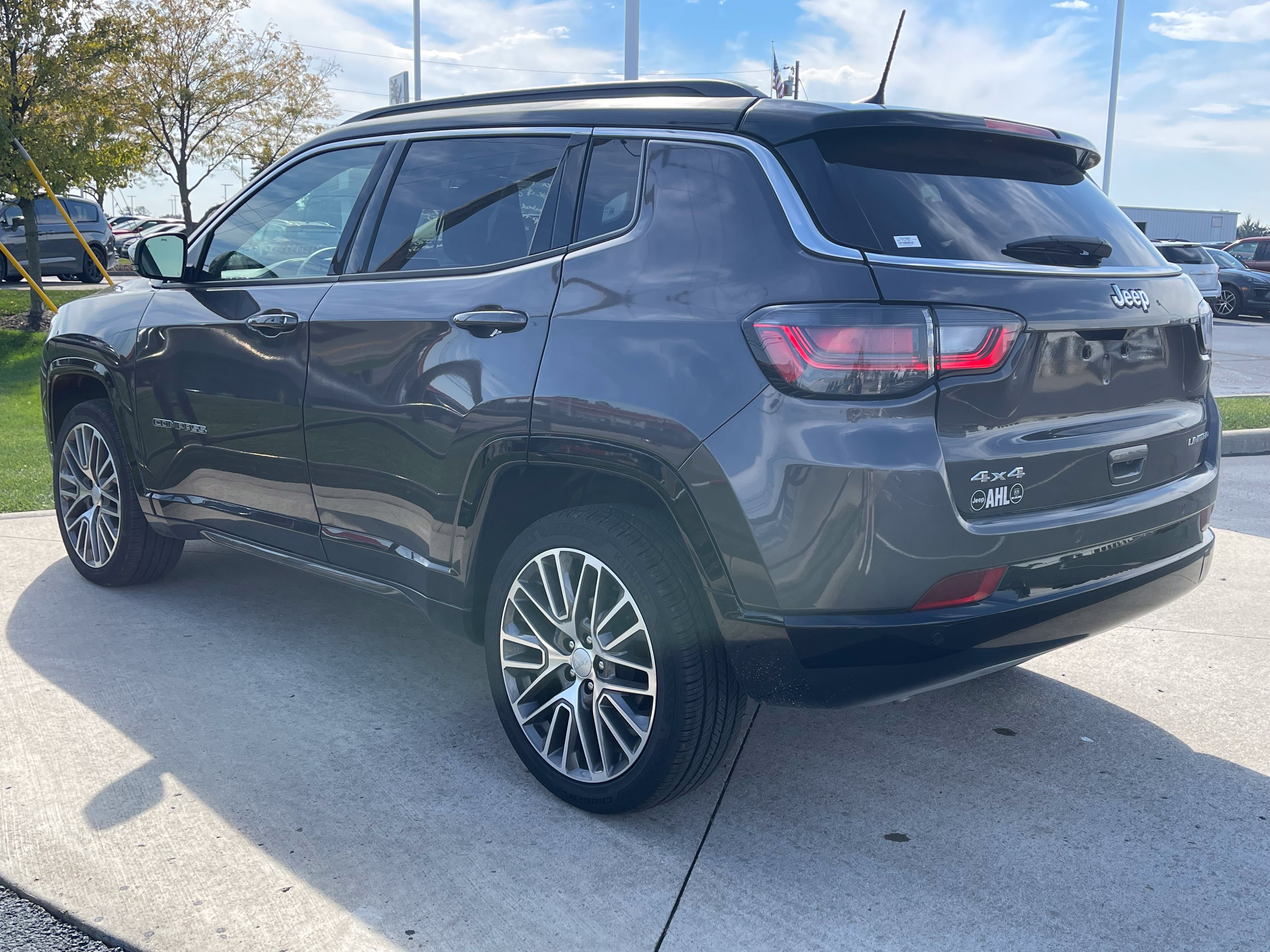 Used 2024 Jeep Compass Limited w/ Elite Group AWD/4WD image 6