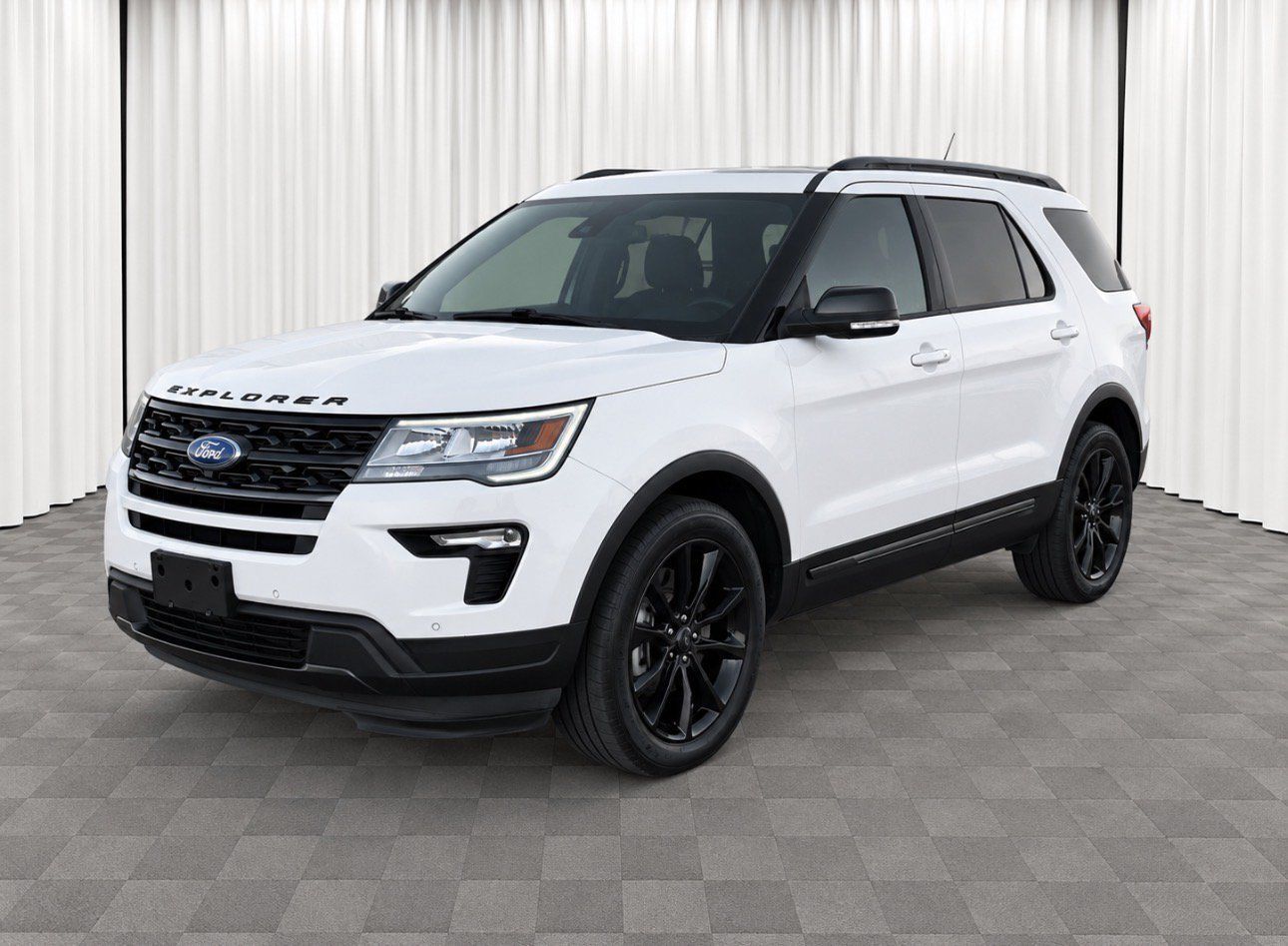 Used 2018 Ford Explorer XLT w/ Equipment Group 202A FWD image 7