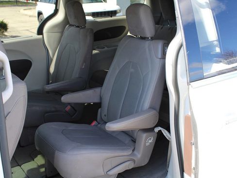 Used 2017 Chrysler Pacifica Touring Plus w/ Tire & Wheel Group image 49