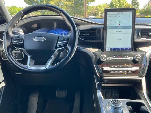 Used 2021 Ford Explorer Platinum w/ Equipment Group 601A AWD/4WD image 37