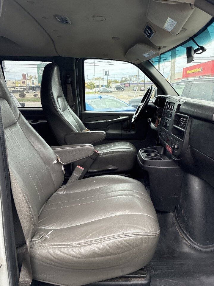 Used 2015 Chevrolet Express 2500 LS RWD image 8