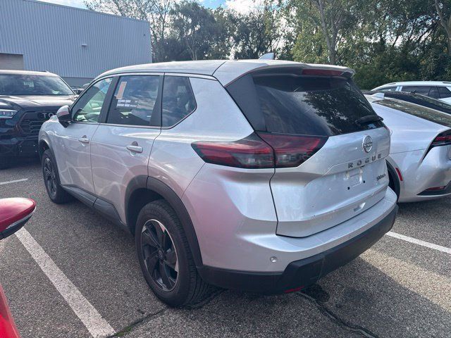 Used 2024 Nissan Rogue SV AWD/4WD image 6