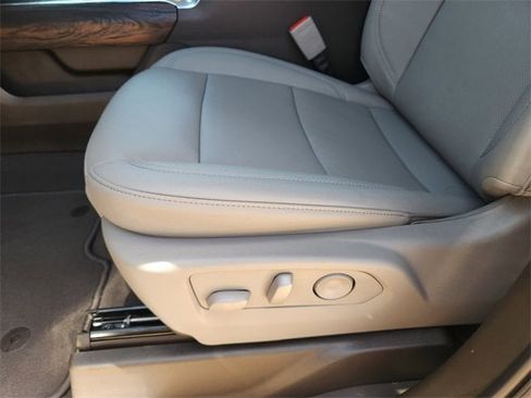 New 2026 GMC Sierra 1500 SLT image 17