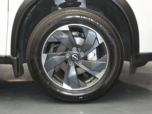 Certified 2026 Nissan Rogue SV AWD/4WD image 16
