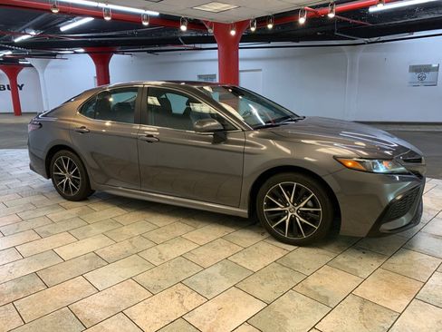 Used 2023 Toyota Camry SE FWD image 5