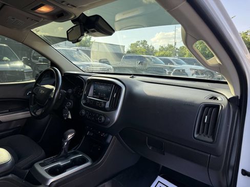 Used 2022 Chevrolet Colorado LT w/ Fleet Safety Package RWD image 12