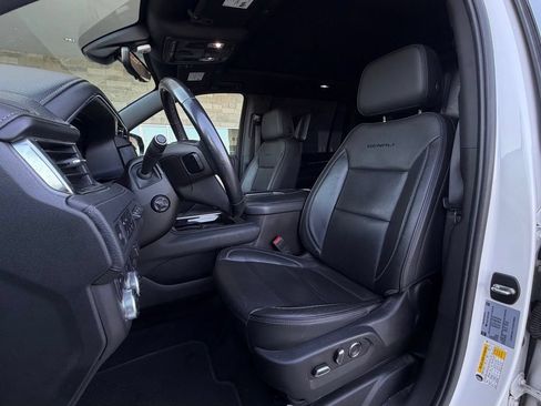 Used 2022 GMC Yukon XL Denali w/ Denali Ultimate Package AWD/4WD image 6