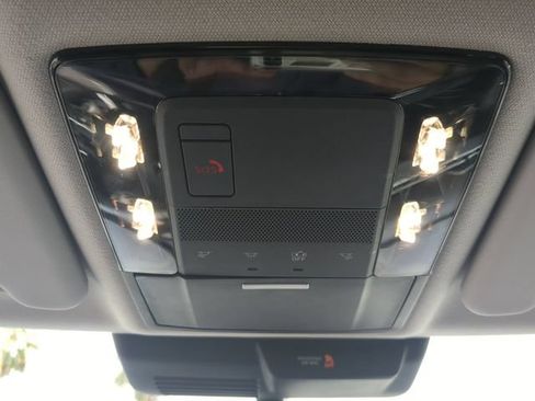 Used 2025 Mitsubishi Outlander SE FWD image 24