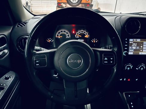 Used 2016 Jeep Patriot High Altitude FWD image 32