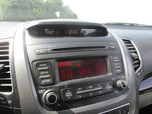 Used 2014 Kia Sorento LX image 17