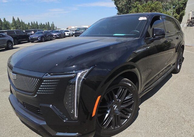 Used 2025 Cadillac Escalade IQ Sport 2 w/ LPO, ONYX Package AWD/4WD image 3