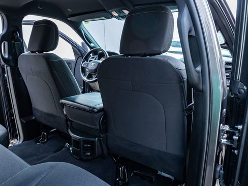 Used 2024 RAM 3500 Tradesman w/ Chrome Appearance Group image 33