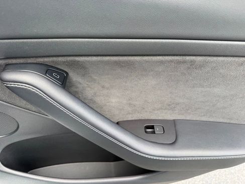 Used 2021 Tesla Model 3 Performance image 29