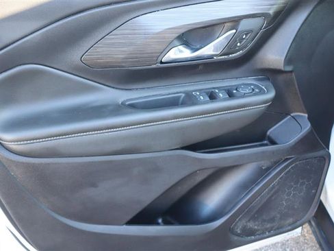 Used 2024 GMC Terrain SLE image 8