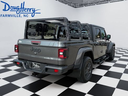 Used 2024 Jeep Gladiator Sport AWD/4WD image 5