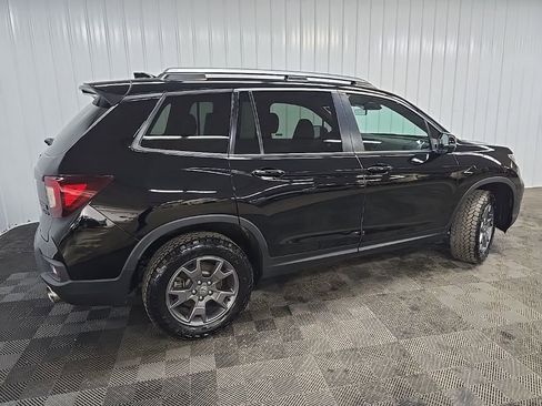 Used 2024 Honda Passport TrailSport image 3
