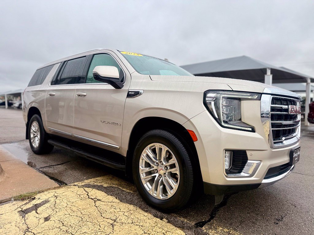 Used 2023 GMC Yukon XL SLT w/ SLT Luxury Package RWD image 3