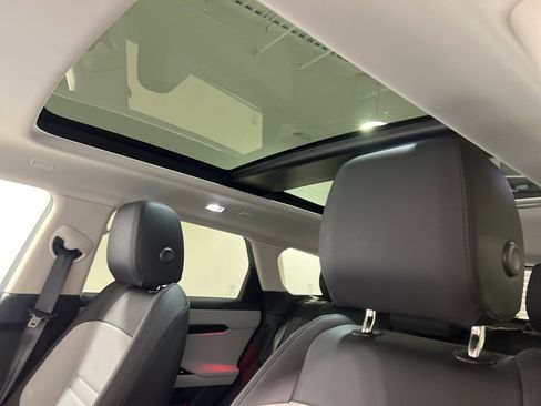 Used 2025 Land Rover Range Rover Evoque Dynamic SE image 19