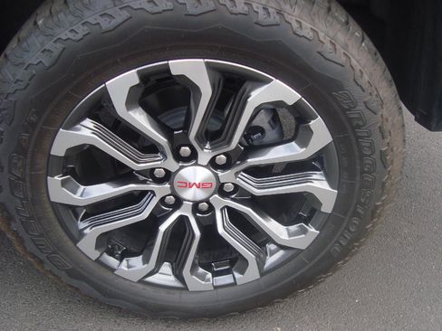 Used 2024 GMC Canyon Denali AWD/4WD image 7