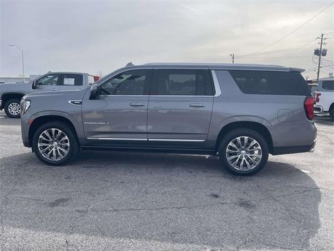 Used 2021 GMC Yukon XL Denali w/ Denali Premium Package image 7