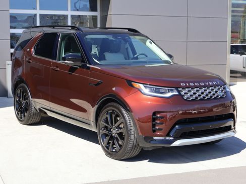 Used 2026 Land Rover Discovery Limited Edition AWD/4WD image 3