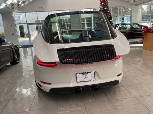 Used 2019 Porsche 911 Targa 4S image 16