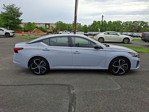 Used 2024 Nissan Altima 2.5 SR FWD image 8