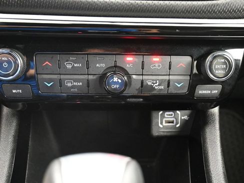 Used 2025 Jeep Compass Trailhawk AWD/4WD image 14