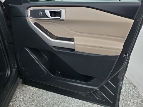 Used 2023 Ford Explorer XLT image 19