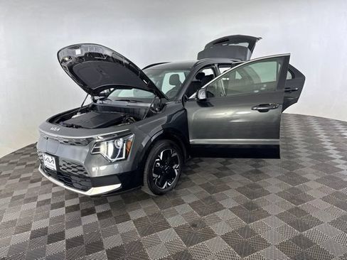 Certified 2023 Kia Niro Wind w/ Wind Preserve Package FWD image 12