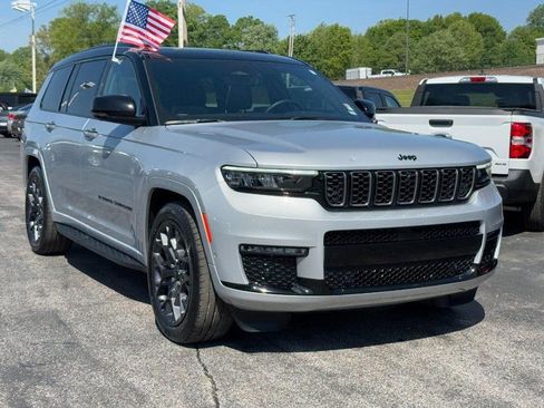 Used 2023 Jeep Grand Cherokee L Summit AWD/4WD image 2
