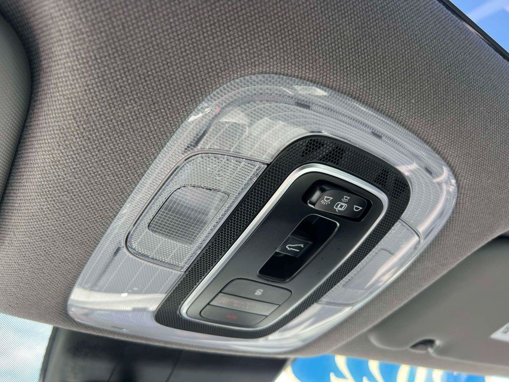 Used 2022 Hyundai Elantra SEL w/ Convenience + Premium Package FWD image 33