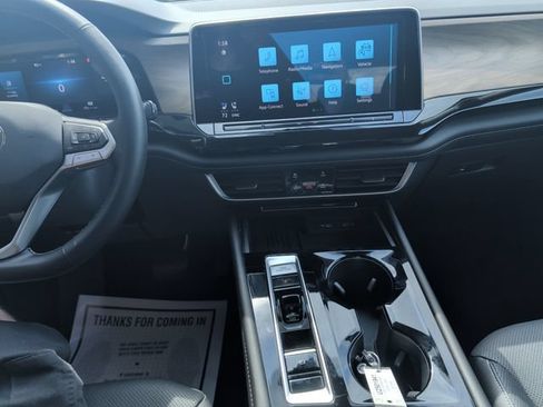 Used 2025 Volkswagen Atlas SE FWD image 18