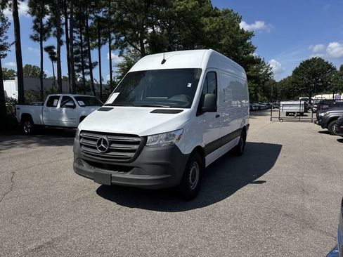 Used 2022 Mercedes-Benz Sprinter 2500 image 4