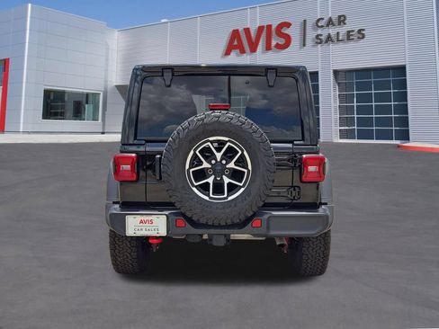 Used 2025 Jeep Wrangler Unlimited Rubicon AWD/4WD image 7